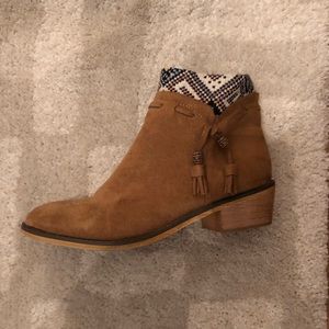 Boutique Aztec print brown booties.